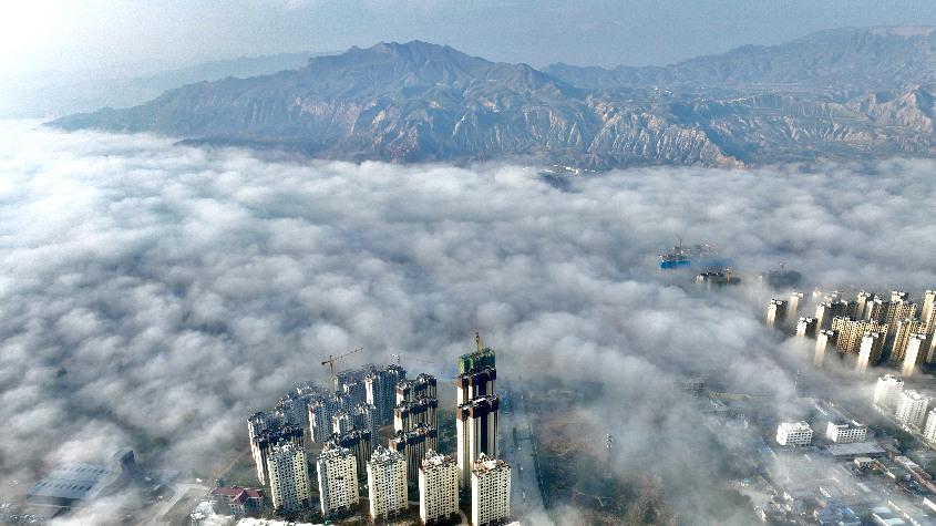 黃河谷地薄霧如飄紗