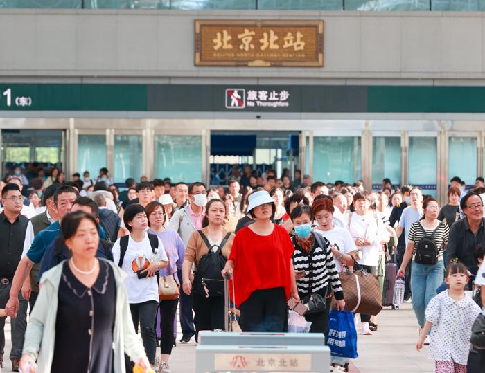 鐵路暑運(yùn)迎來返程客流高峰